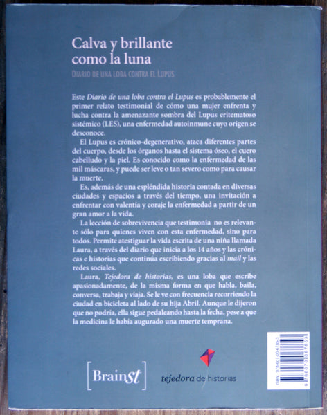 Calva y brillante como la luna