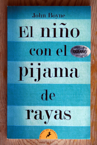 El niño con el pijama de rayas